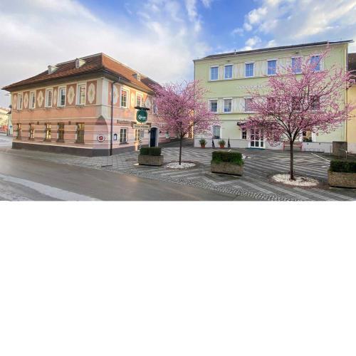 Gasthof Hametner mit Innviertlerhof mit direktem Zugang zur Therme Mediterrana durch unseren Garten!