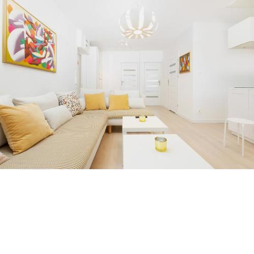 Gdynia Sunny Apartment for 5 People by Noclegi Renters