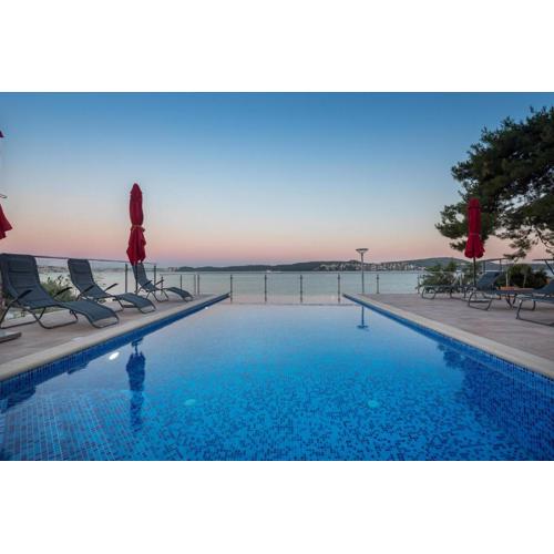 Gem of the sea luxury beach apartment with brand new heating infinity pool