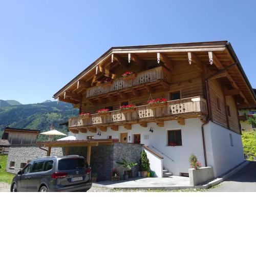 Gemütliche Dachgeschosswohnung mit Balkon & Garten