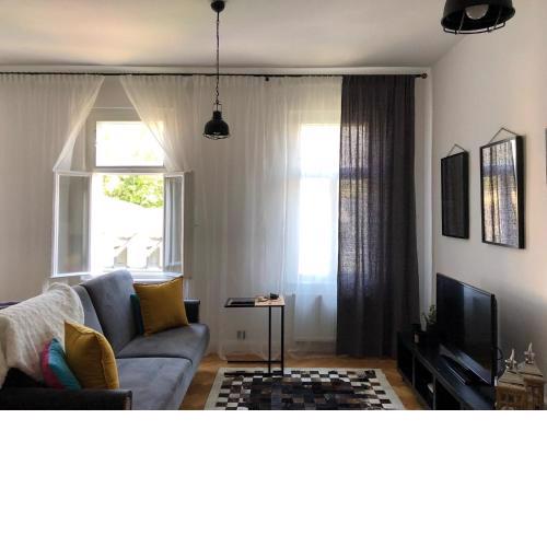 George's Studio Apartment
