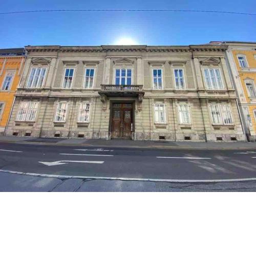 Geräumige Altbauwohnung im Zentrum