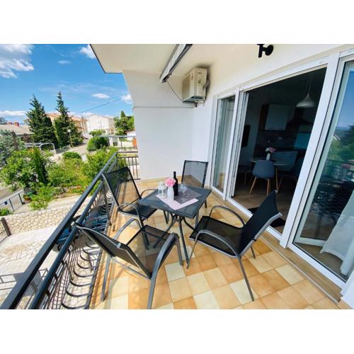 Geschmackvolle Ferienwohnung Mit Grill Und Balkon