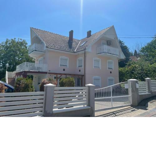 Gitta Apartmanház