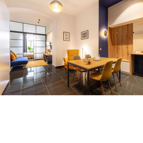 Glam Central Apartment