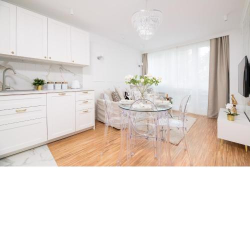 Glam & Modern by Cooee Apartments