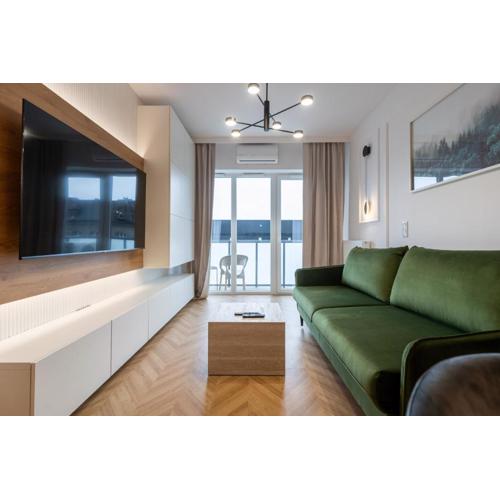 Global Park Superior Apartment by BookingHost