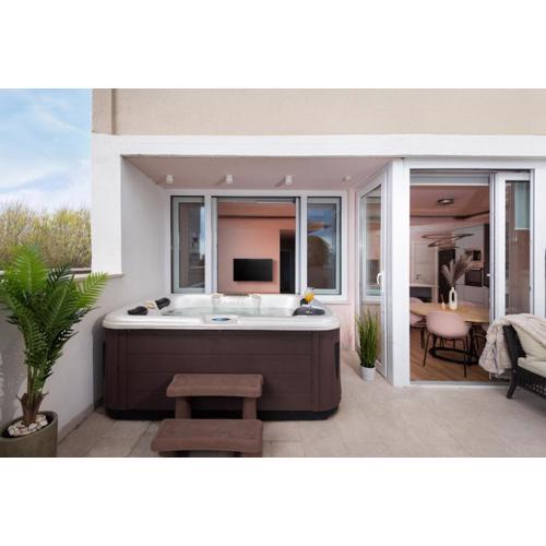 Glow luxury apartment with terrace and jacuzzi