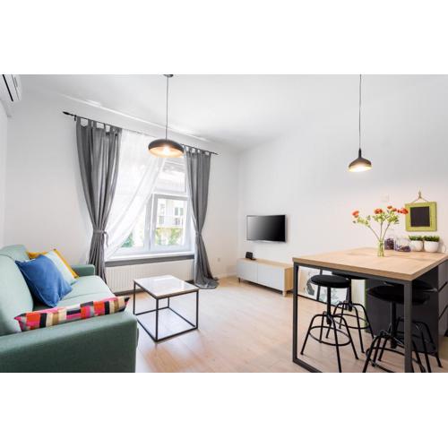 Go2Zagreb Chick Apartment Private Parking Available