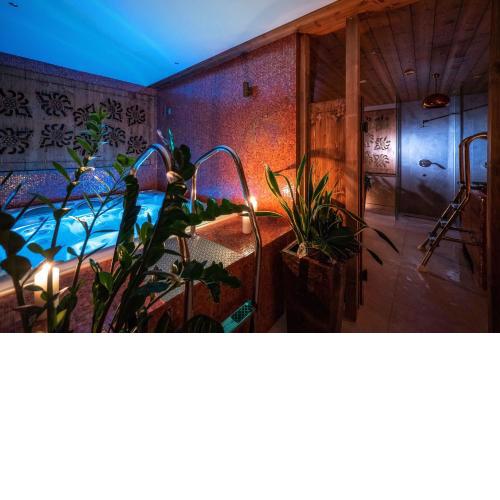 Gold Hotel