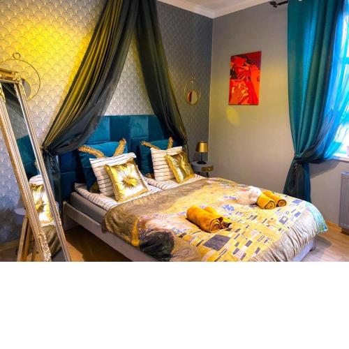 Gold room