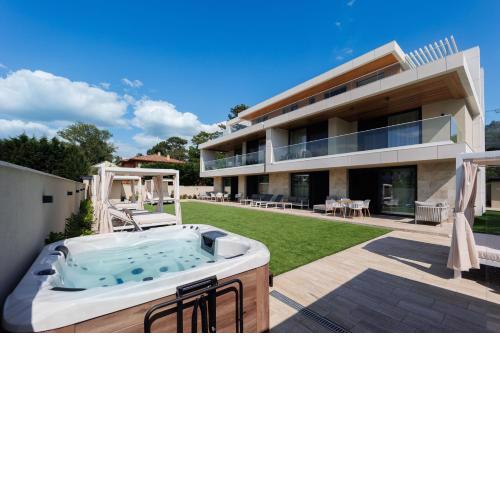 Gold Wave Apartments