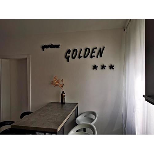 GOLDEN - self CHECK IN