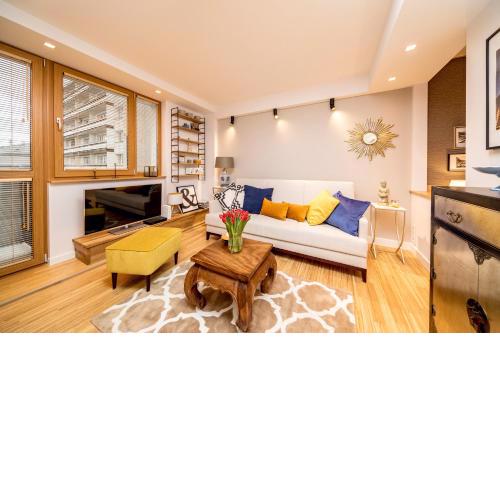 Golden Apartment with Air Condition by Your Freedom