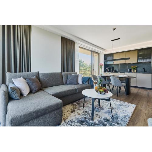 Golden Hour Apartments- Loft H 418