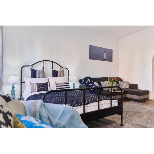 Golden Hour Apartments- Marynarzy 3