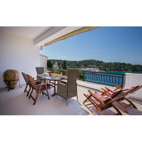 Golden view luxury apartment