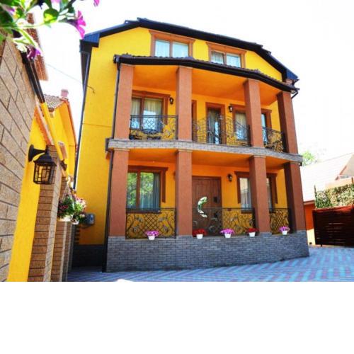 Goldenluxe