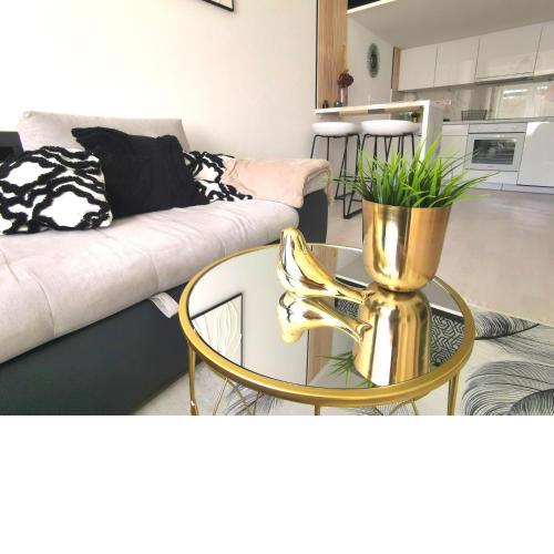 Goldie Central Apartment