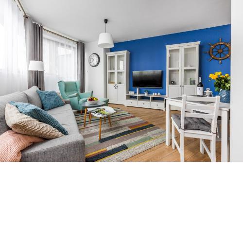 GoodHome - Sea Towers Apartment