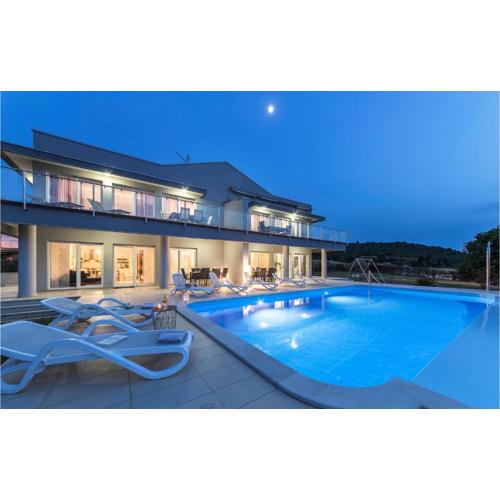 Gorgeous Apartment In Banjole