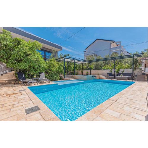 Gorgeous Apartment In Brodarica
