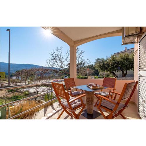 Gorgeous Apartment In Cres With Wifi