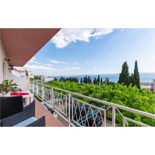 Gorgeous Apartment In Duce With Wifi