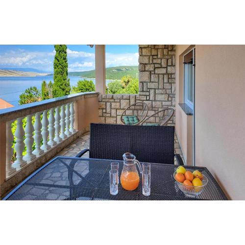 Gorgeous Apartment In Jadranovo