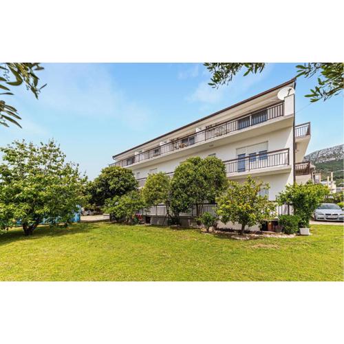 Gorgeous Apartment In Kastel Kambelovac