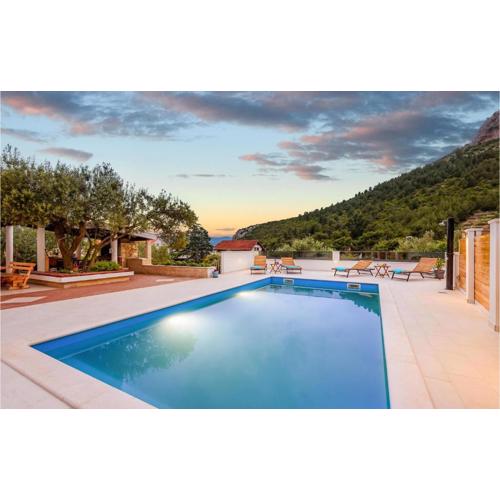 Gorgeous Apartment In Klek With Wifi