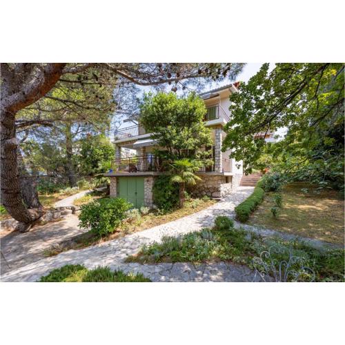 Gorgeous Apartment In Malinska