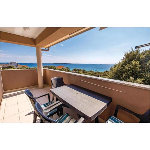 Gorgeous Apartment In Mandre With Wifi