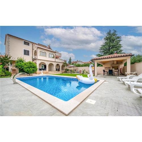 Gorgeous Apartment In Medulin With Wifi