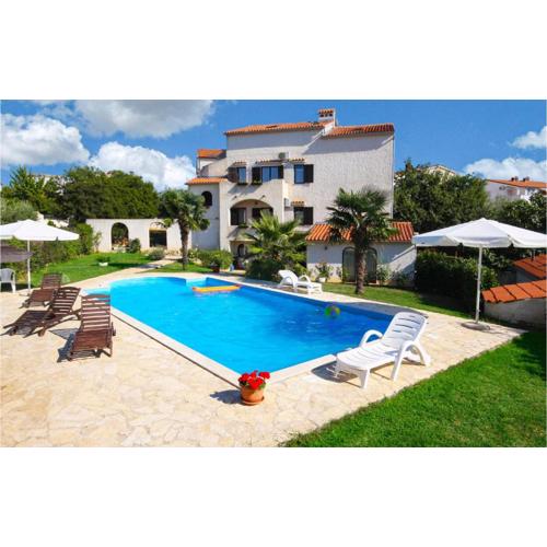 Gorgeous Apartment In Medulin