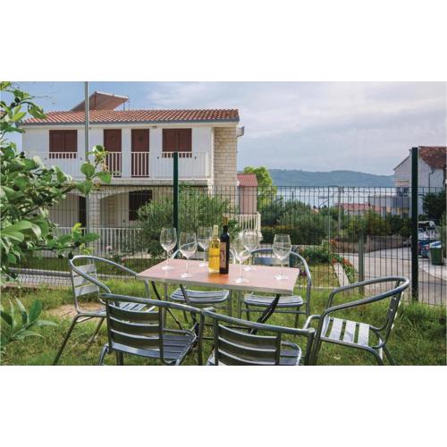 Gorgeous Apartment In Okrug Gornji