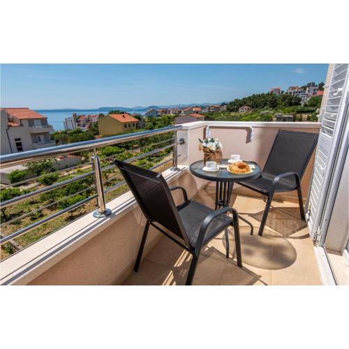 Gorgeous Apartment In Podstrana