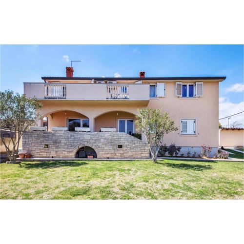 Gorgeous Apartment In Pula With Wifi