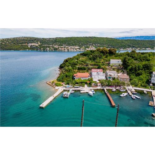 Gorgeous Apartment In Supetarska Draga