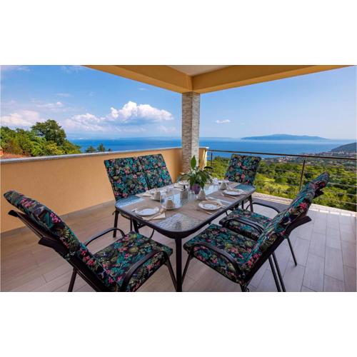 Gorgeous Apartment In Veprinac