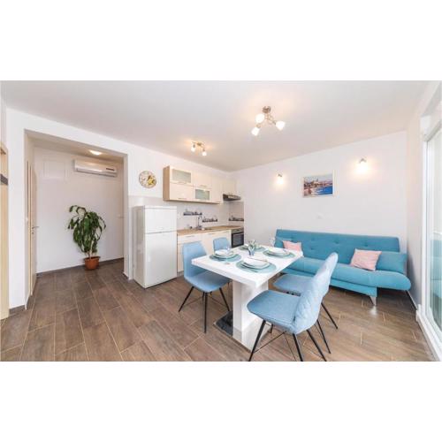 Gorgeous Apartment In Vinisce With Wifi