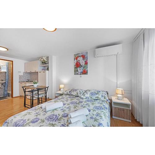 Gorgeous Apartment In Vodice With Wifi