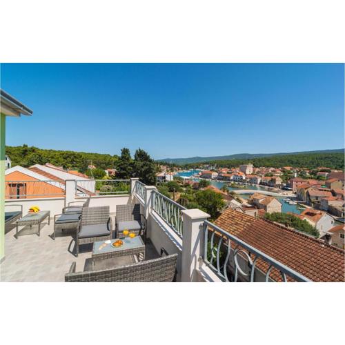 Gorgeous Apartment In Vrboska