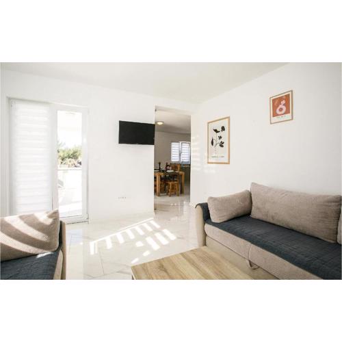 Gorgeous Apartment In Vrsi