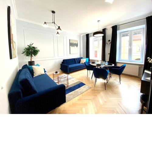 Gorgeous Historic Tenement Apt. - New Town Square!