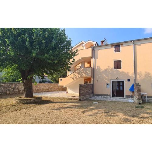 Gorgeous Home In Bale With Kitchen
