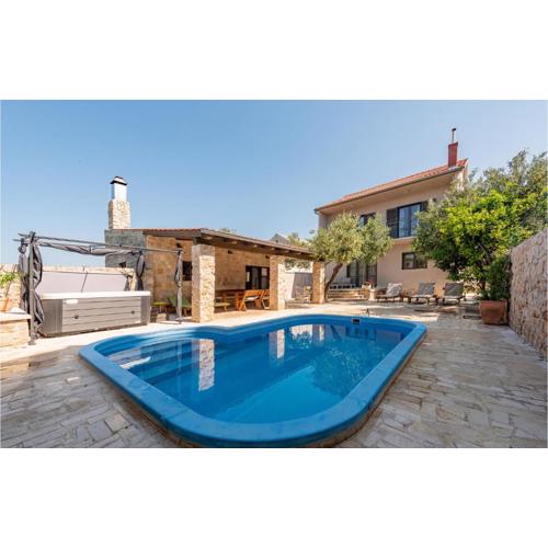 Gorgeous Home In Betina With Kitchen