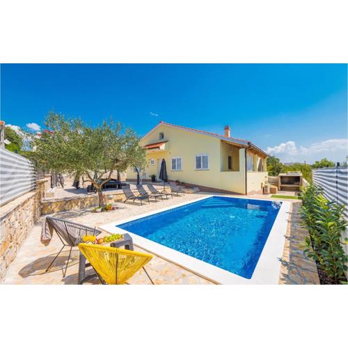 Gorgeous Home In Bilice With Wifi