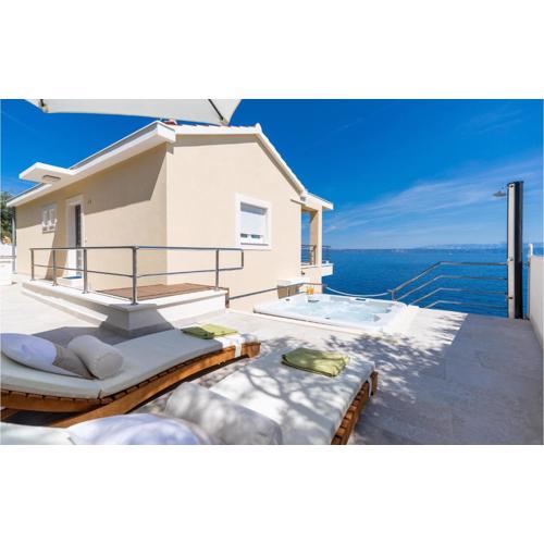 Gorgeous Home In Blato With Jacuzzi