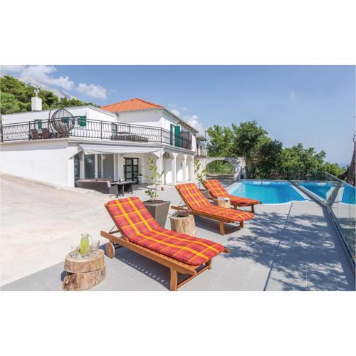 Gorgeous Home In Brela With Jacuzzi